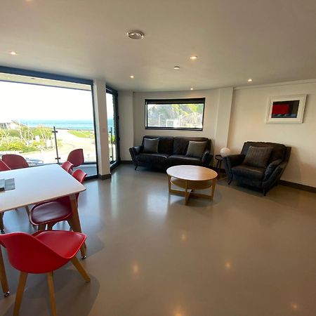 2 The View Apartments Ilfracombe - Seafront, Parking, Lift, Ev Экстерьер фото