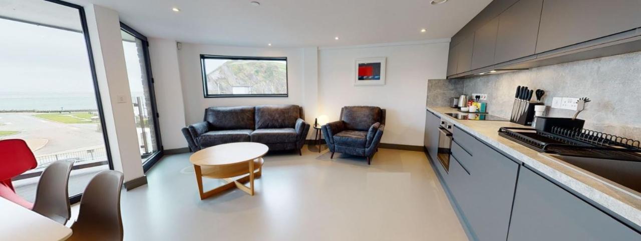 2 The View Apartments Ilfracombe - Seafront, Parking, Lift, Ev Экстерьер фото