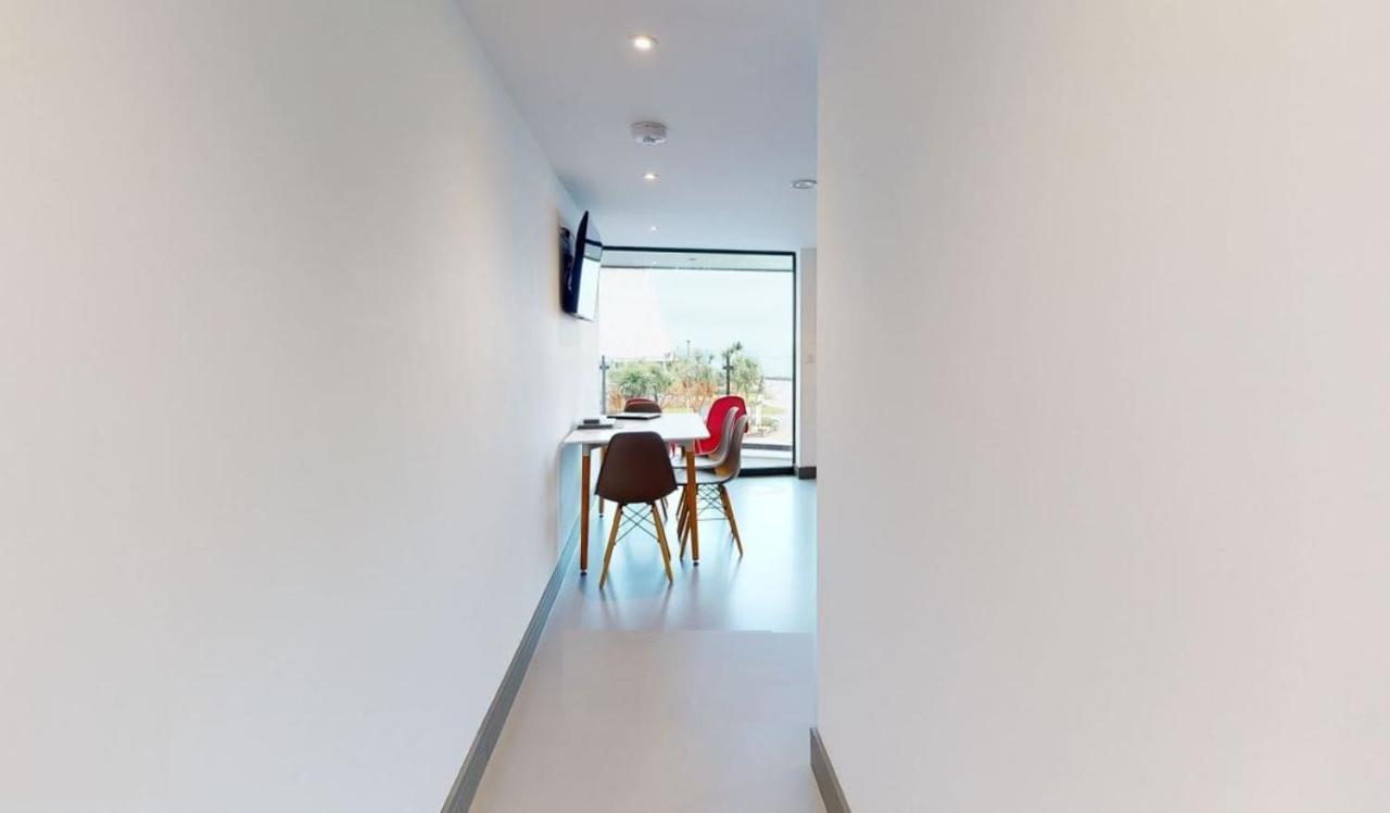2 The View Apartments Ilfracombe - Seafront, Parking, Lift, Ev Экстерьер фото
