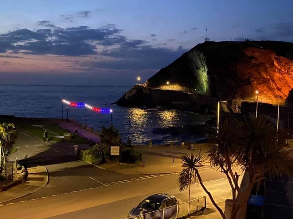 2 The View Apartments Ilfracombe - Seafront, Parking, Lift, Ev Экстерьер фото