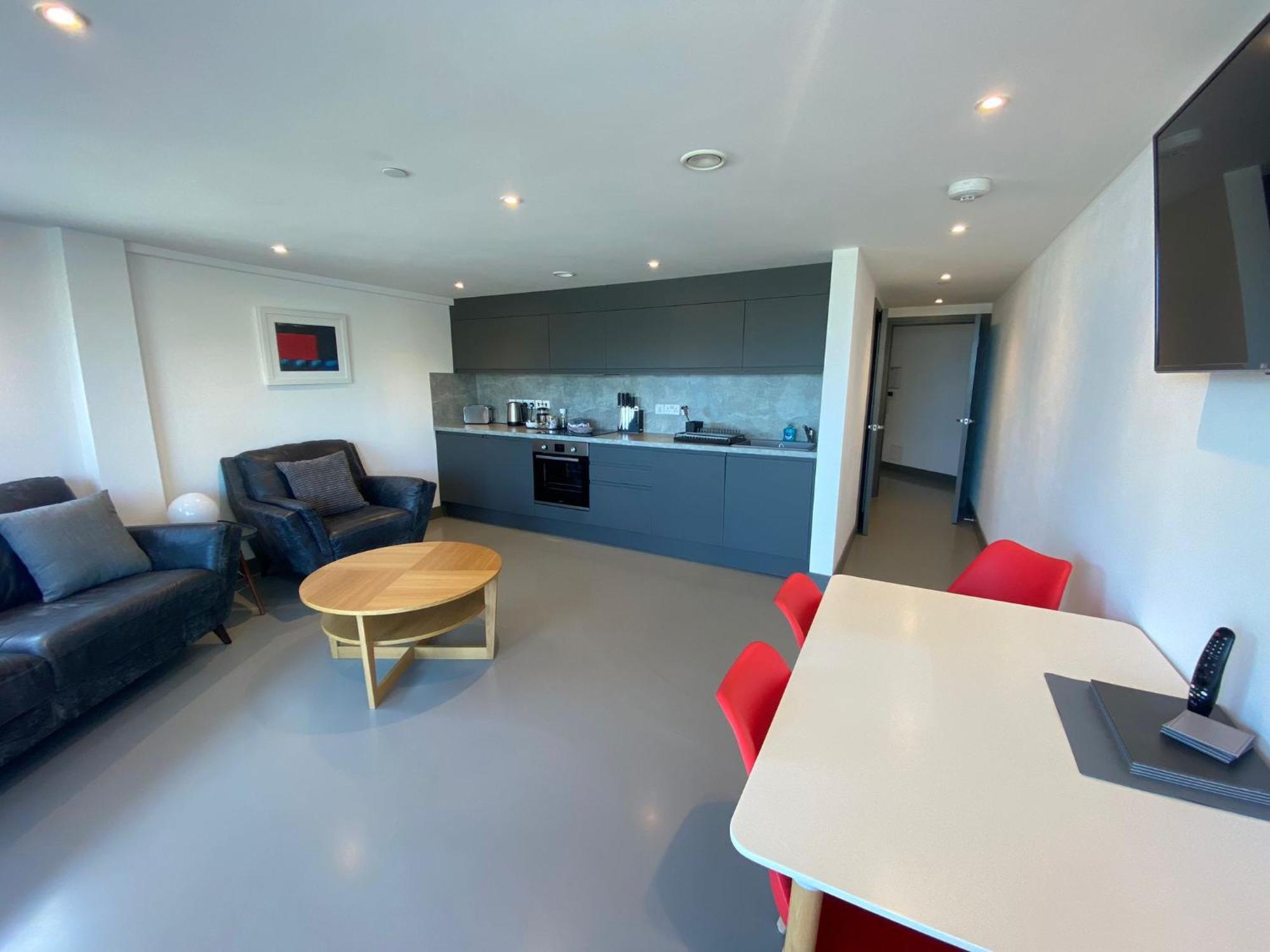2 The View Apartments Ilfracombe - Seafront, Parking, Lift, Ev Экстерьер фото