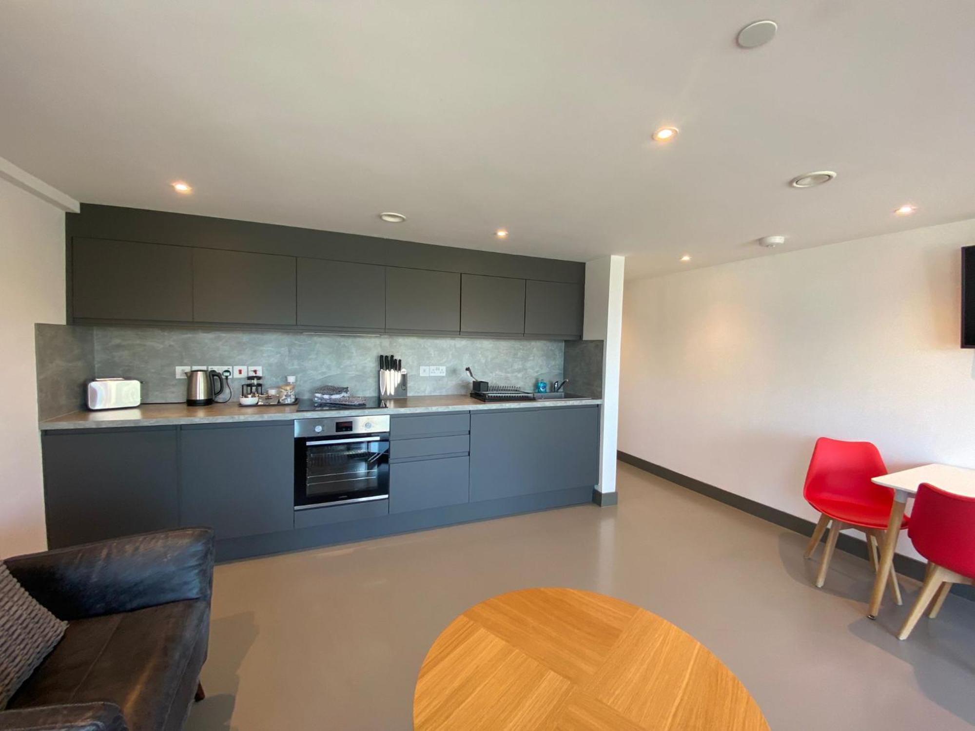 2 The View Apartments Ilfracombe - Seafront, Parking, Lift, Ev Экстерьер фото