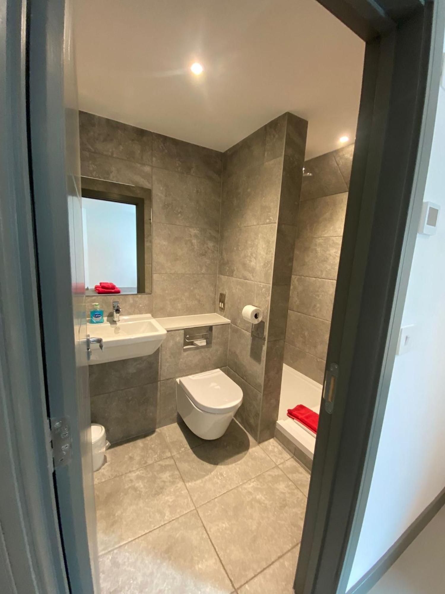 2 The View Apartments Ilfracombe - Seafront, Parking, Lift, Ev Экстерьер фото
